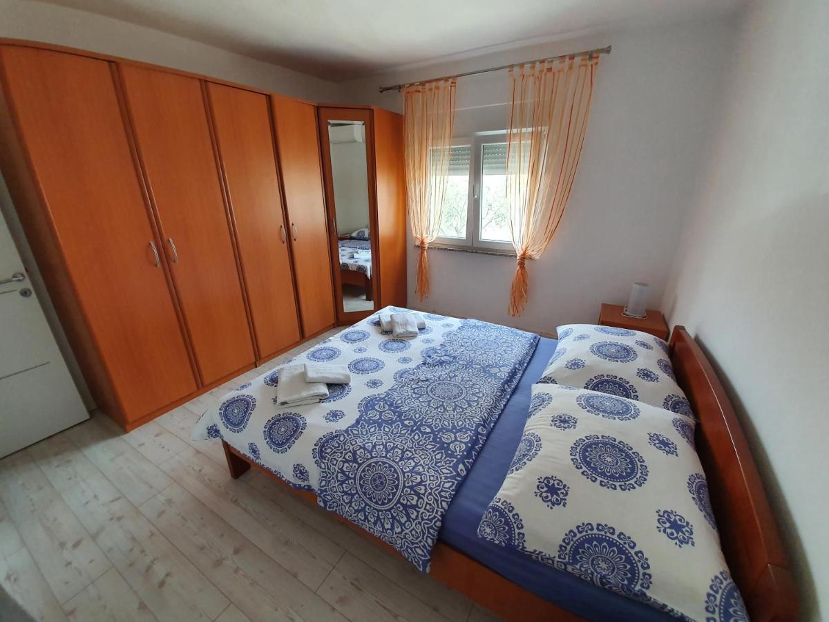 Apartmani Bozic-Tokic Veglia Exterior foto