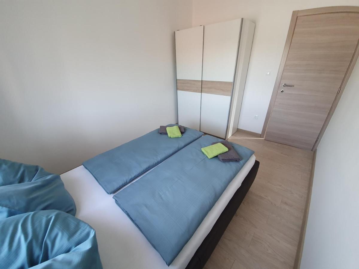 Apartmani Bozic-Tokic Veglia Exterior foto