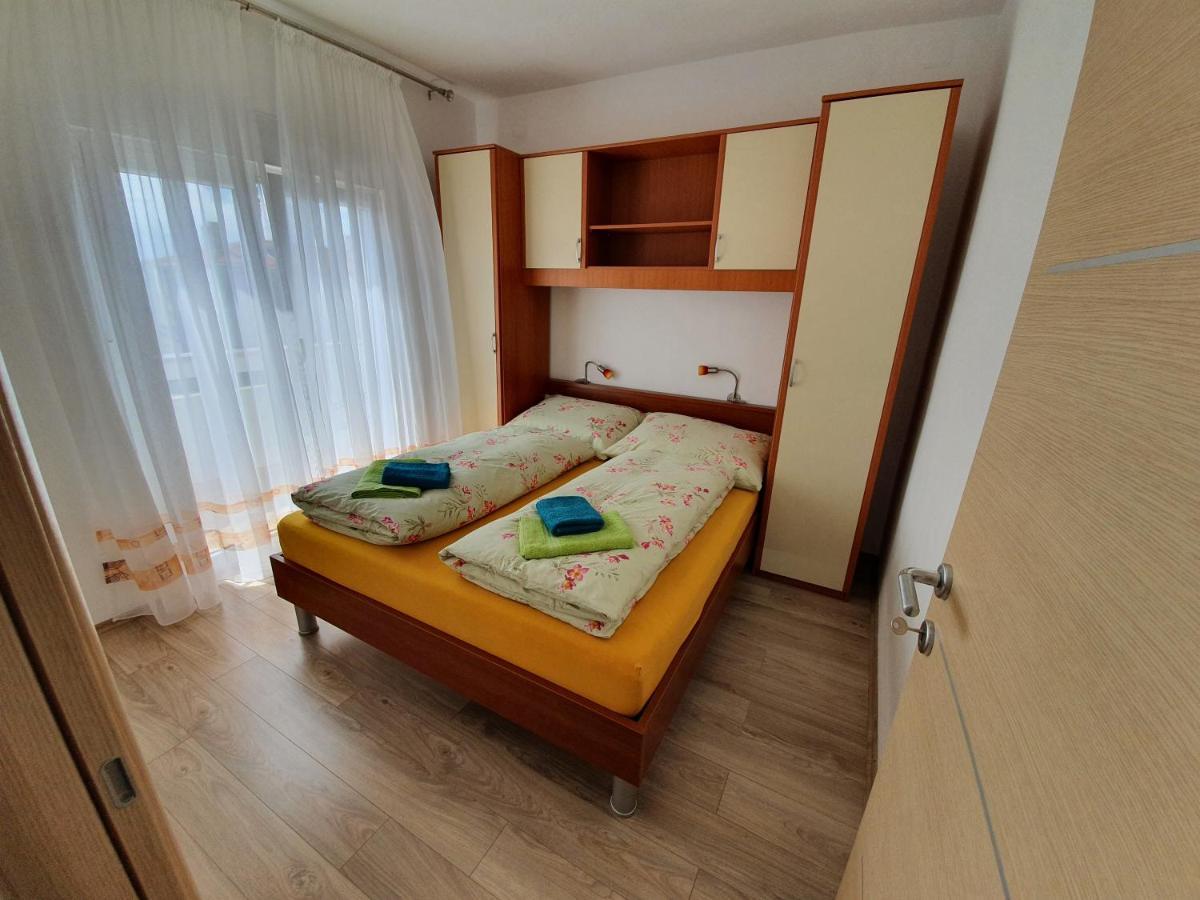 Apartmani Bozic-Tokic Veglia Exterior foto